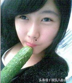 美女孤独吃瓜群众,孤独中的美食慰藉