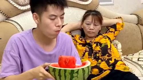 和老妈吃瓜,揭秘娱乐圈那些事儿